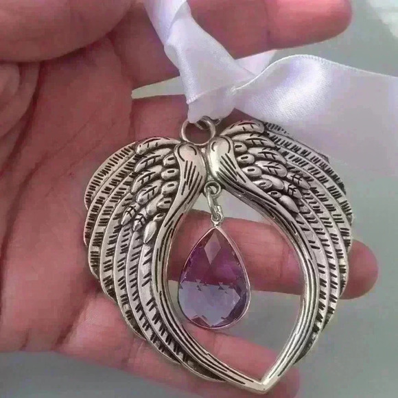 Christmas Swarovski lilac tear pendant angel wings ornament/ sun catcher - Picture 3 of 4